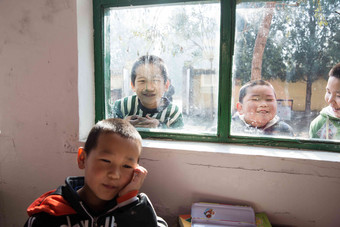 乡村学生中国贡献写实照片