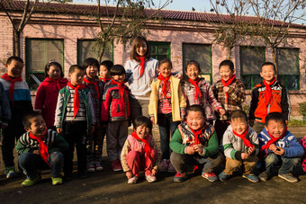 乡村教师<strong>小学生</strong>女人关爱彩色图片高端摄影