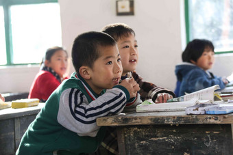 乡村小学里的小学生