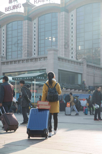 青年广场乘客公共交通旅游<strong>高清图片</strong>