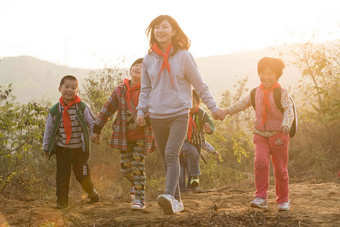 乡村女教师户外女孩山渴望氛围图片