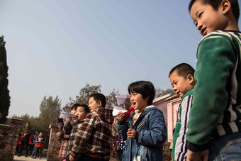 乡村飞机中国团结小学女生高质量摄影图