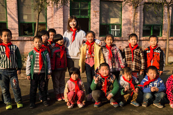 乡村教师小学生女人站着亚洲人
