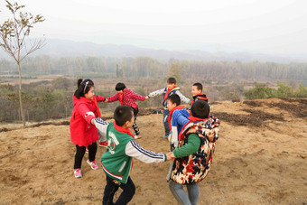 欢乐的乡村<strong>小学生</strong>