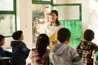 乡村女教师小学生社会问题友谊亚洲高端场景