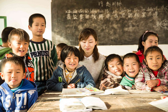 乡村女教师小学生幸福贫穷可爱的高端素材