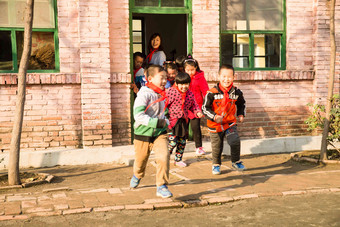 乡村教师小学生教育希望少量人群镜头