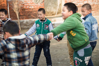 乡村小学生在学校风景高端相片