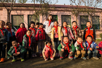 乡村教师小学生儿童童年青年女人高质量场景