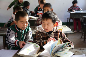 乡村小学里的小学生