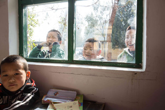 乡村小学里的小学生