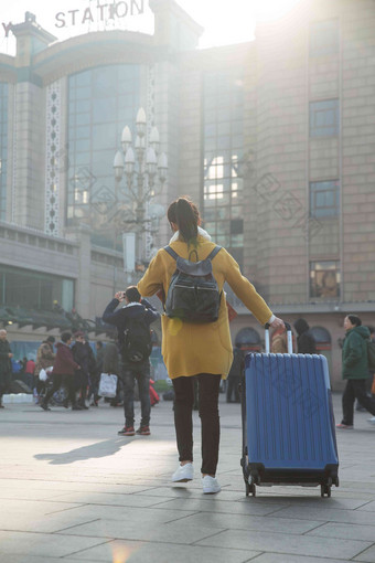 青年广场火车美女生活方式清晰图片