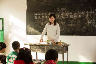 乡村女教师<strong>小学</strong>生社会问题学校东亚氛围拍摄