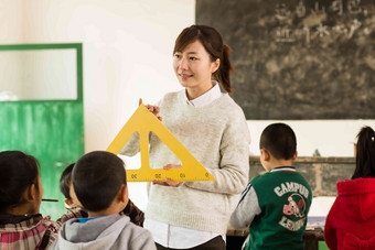 乡村女教师小学生桌子希望指导教师照片