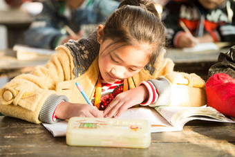 乡村小学里的小学<strong>女生</strong>