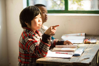 乡村小学里的小学生