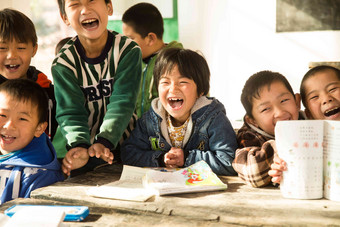 乡村小学里的小学生