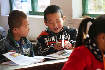 乡村学生中国上课仅儿童