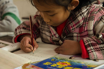 乡村小学里的小学<strong>女生</strong>