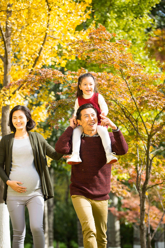 一家人度假夫妇郊区氛围照片