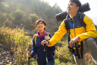 青年男女登山活力高端摄影