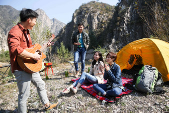 青年露营中国郊区彩色图片清晰场景