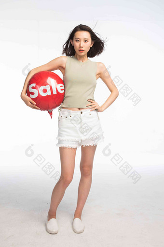 年轻女孩气球<strong>个性</strong>愉悦购物相片