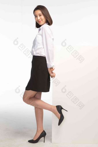 商务青年<strong>女人</strong>拿着白板东亚高质量场景