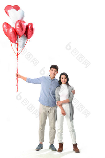 浪漫<strong>情侣</strong>拿着心形气球