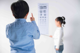 小学生测视力童年高端镜头