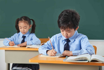 小学生上课桌子亚洲高清摄影