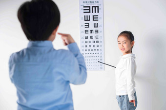 小学生测视力活力清晰素材