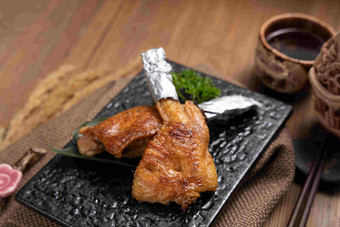 日本料理鸡翅饺子东亚写实摄影图