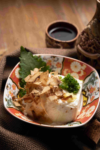 日式凉拌冷豆腐户内清晰摄影图