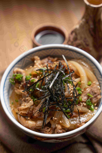日式牛肉饭日式高清摄影图