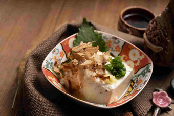 日式凉拌冷豆腐摄影氛围摄影图