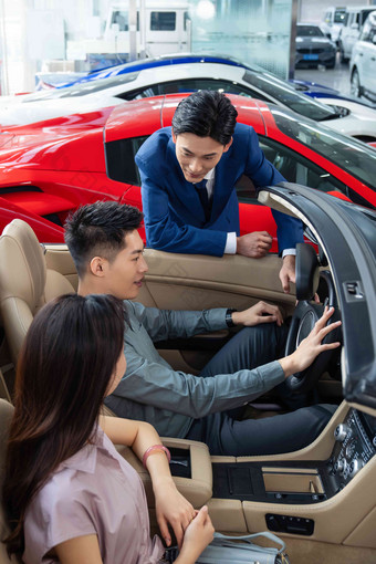 汽车销售人员中国新的财富清晰场景