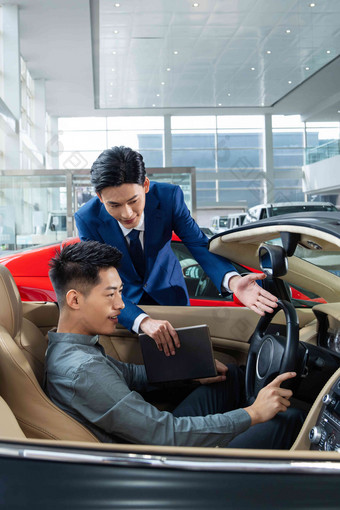 汽车销售人员服务东亚休闲装氛围镜头