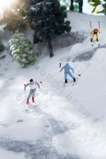 滑雪场雪山自然玩偶氛围照片