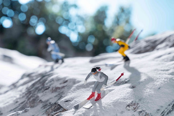 滑雪运动创意树人偶高清相片