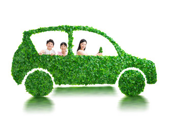 年轻母亲带孩子们驾驶绿色<strong>环保</strong>汽车出行亚洲清晰拍摄