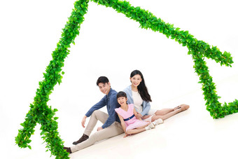 一家人绿房子青年夫妇自然高清摄影图