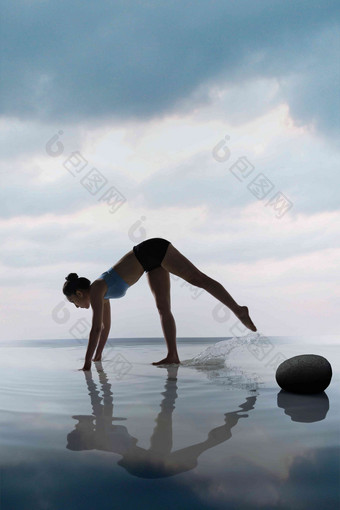 女性水上瑜伽成年人赤脚清晰摄影图