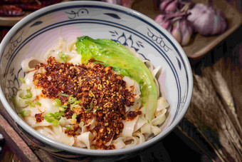 油泼面面条蒜饮食文化