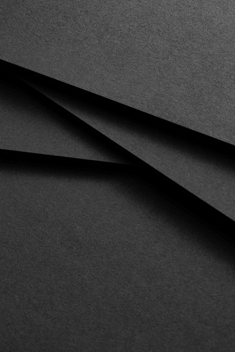 黑色纸张背景垂直构图写实图片