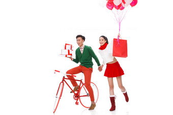 骑自行车的浪漫情侣购物袋氛围图片