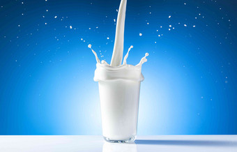 牛奶水柱玻璃杯奶制品拍摄