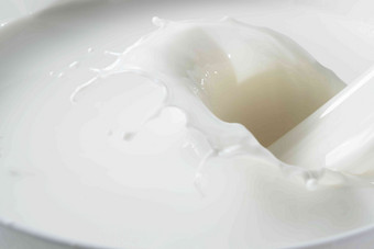奶制品奶柱静物白色高端摄影