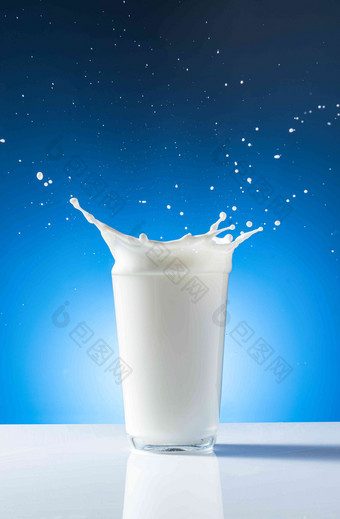 牛奶美食水滴白色氛围图片