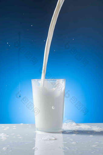 牛奶美食垂直构图